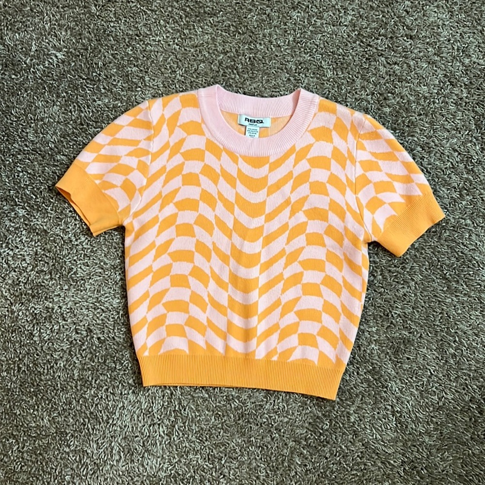 Cropped sweater top.